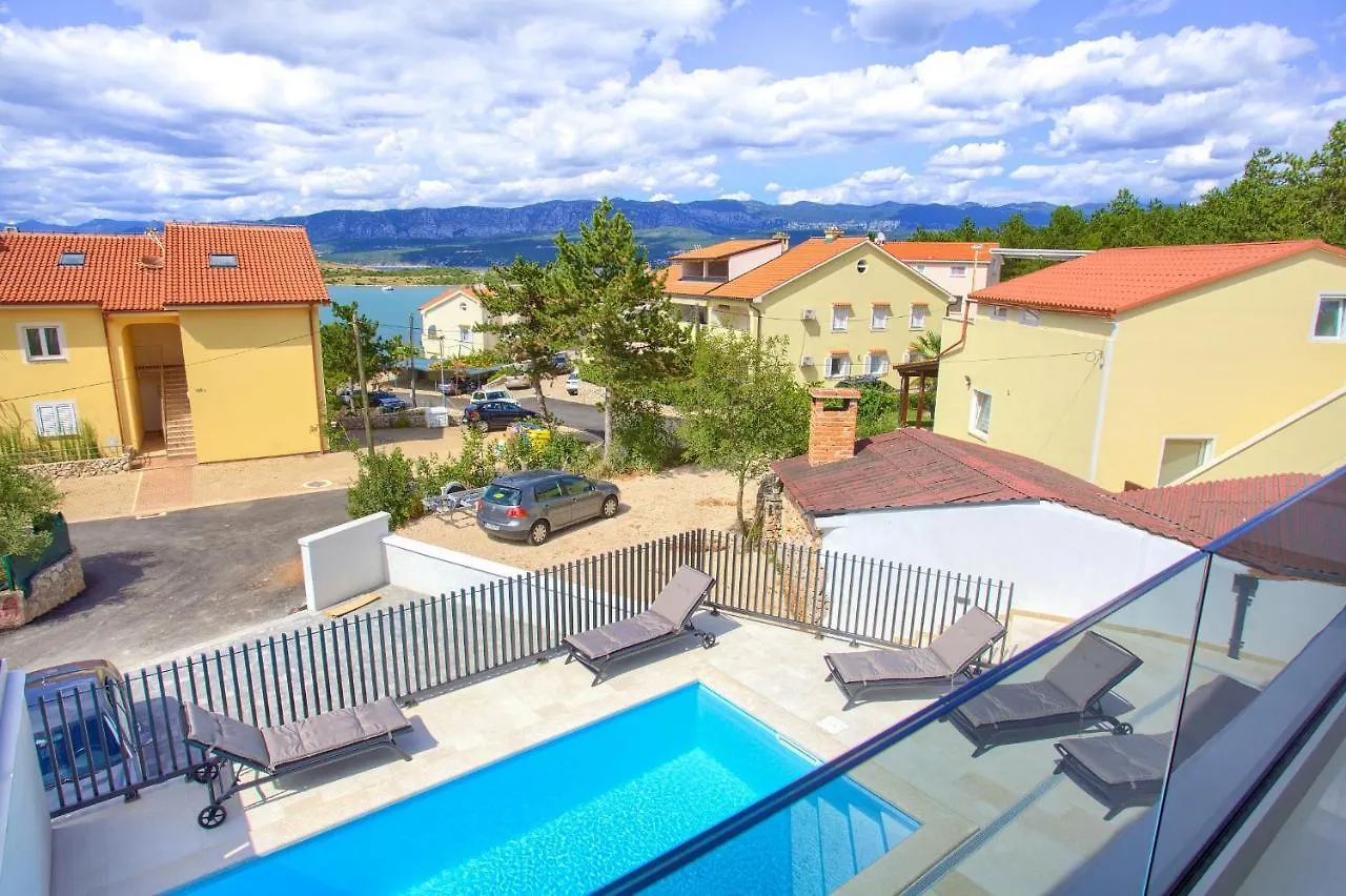 Villa Dama Dobrinj 0*,  Croatia